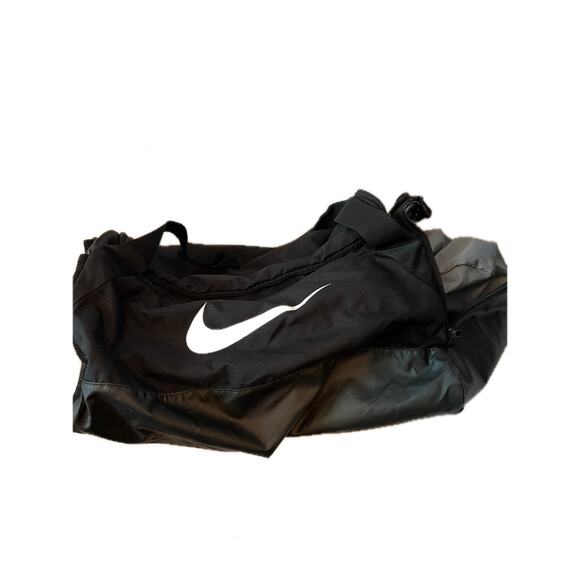 Nike Black Duffel Gym Bag 18"x12"x10" Zipped